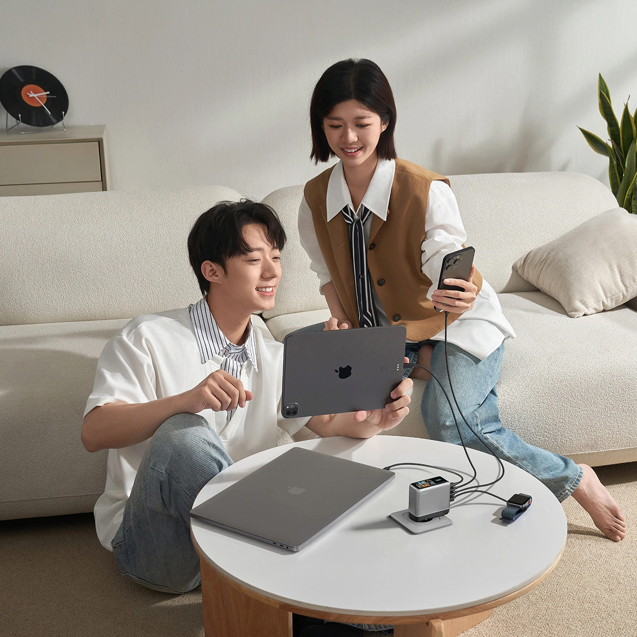 Nettlader med USB-C-kabel Cuktech AD1204U Display, 120W, 6A, 1 x USB-A - 2 x USB-C, Sølv