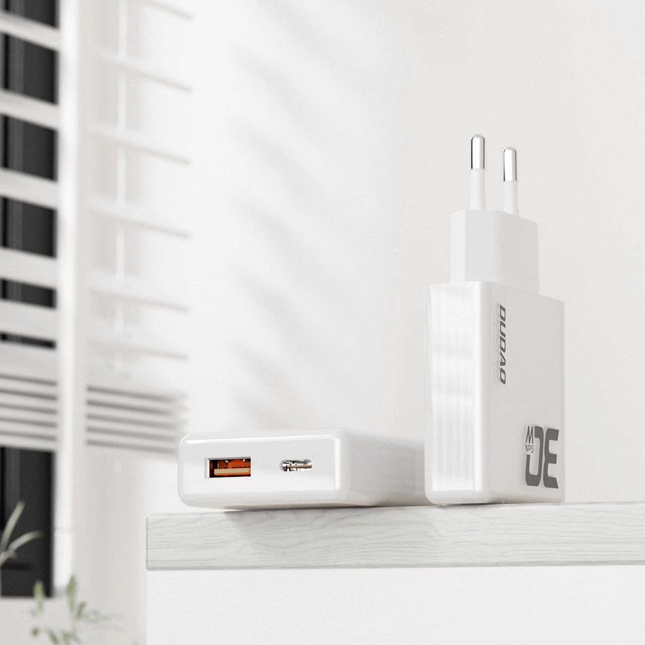 Nettverkslader Dudao A30EU, 30W, 3A, 1 x USB-A - 1 x USB-C, hvit
