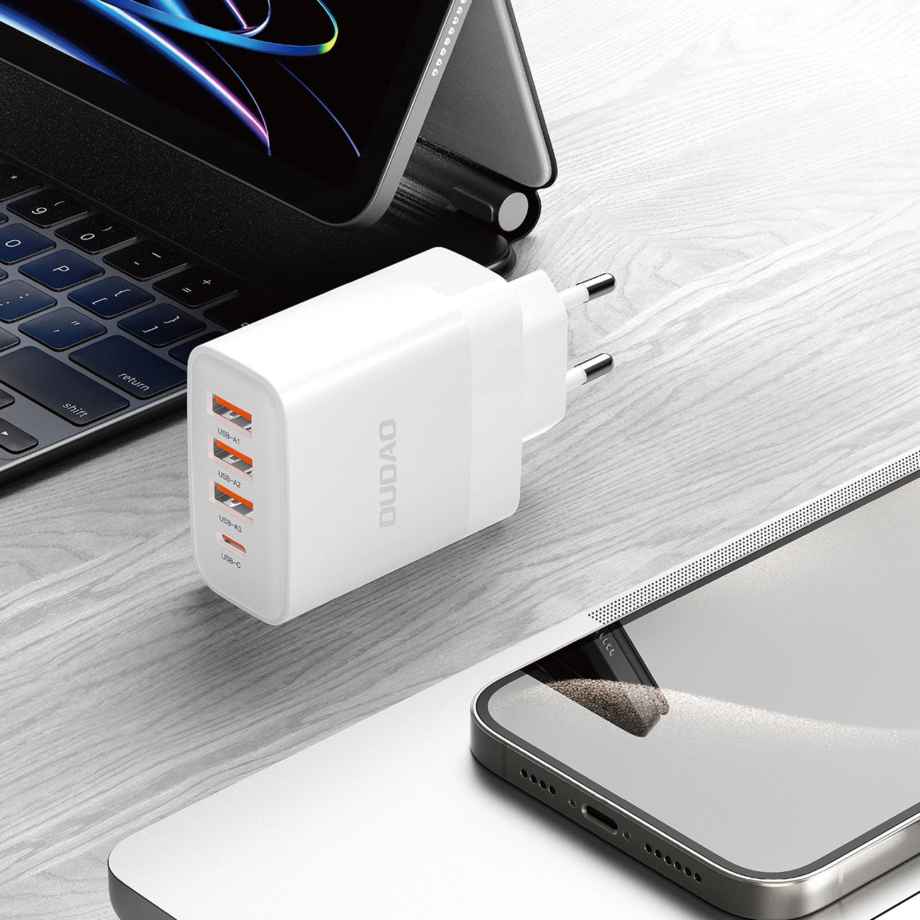 Nettverkslader Dudao A5HEU, 20W, 3A, 1 x USB-C - 3 x USB-A, hvit