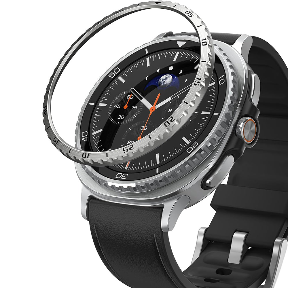 Ringke Inner Styling beskyttelsesramme for Samsung Galaxy Watch8 Classic, Sølv