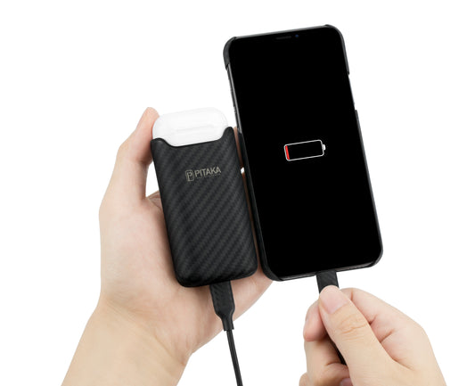 Pitaka Air Pal Premium trådløst eksternt batteri for Apple Airpods Gen 1 / Gen 2, 1200 mAh, 5 W, svart AP1001 AP1001