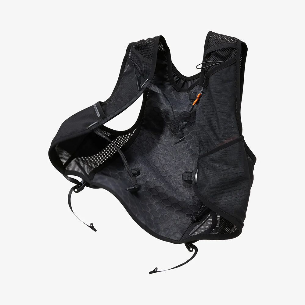 Spigen Dynamic Shield A721 Løpevest, Størrelse L - XL, Svart AMP10225