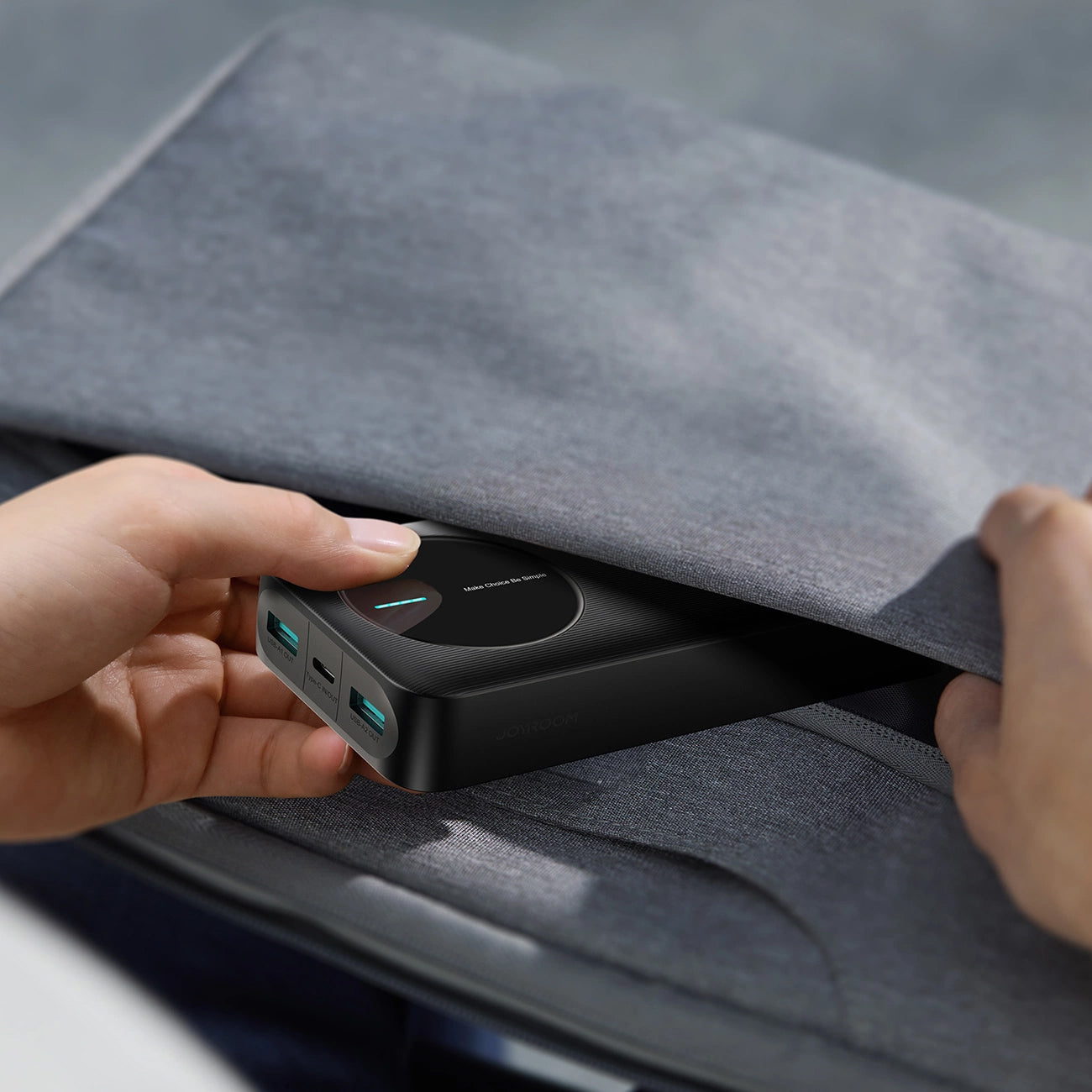 Ekstern batteri Joyroom JR-PBF14, 20000mAh, 12W, 1 x USB-C - 2 x USB-A, Svart