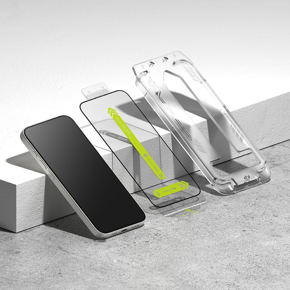 Ringke Easy Slide skjermbeskyttelse for Apple iPhone 17e / 16e / 14 / 13 Pro, Herdet glass, Full lim, Sett med 2 stk, Svart