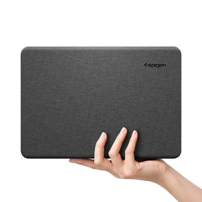 Spigen Urban Fit-etui for Apple MacBook Neo 13 tommer, svart ACS11541