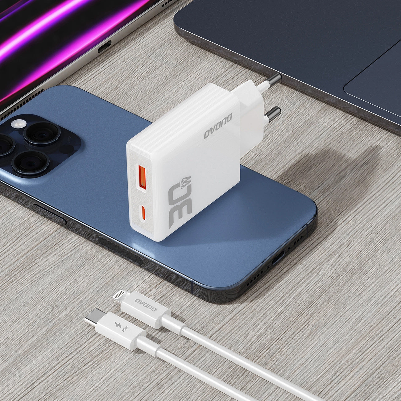 Nettverkslader med lynkabel Dudao A30EUL, 30 W, 3 A, 1 x USB-A - 1 x USB-C, hvit 