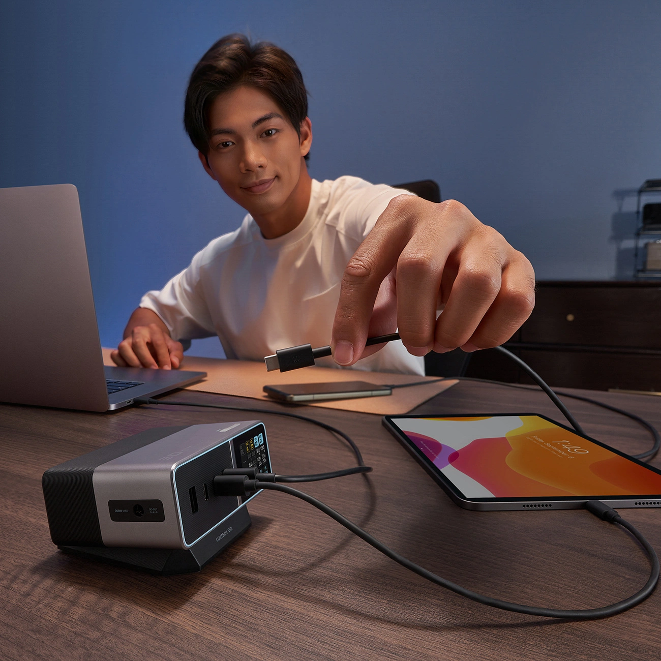 Laderstasjon Cuktech TA3005U, 300W, 1 x DC - 1 x USB-A - 3 x USB-C, Grå