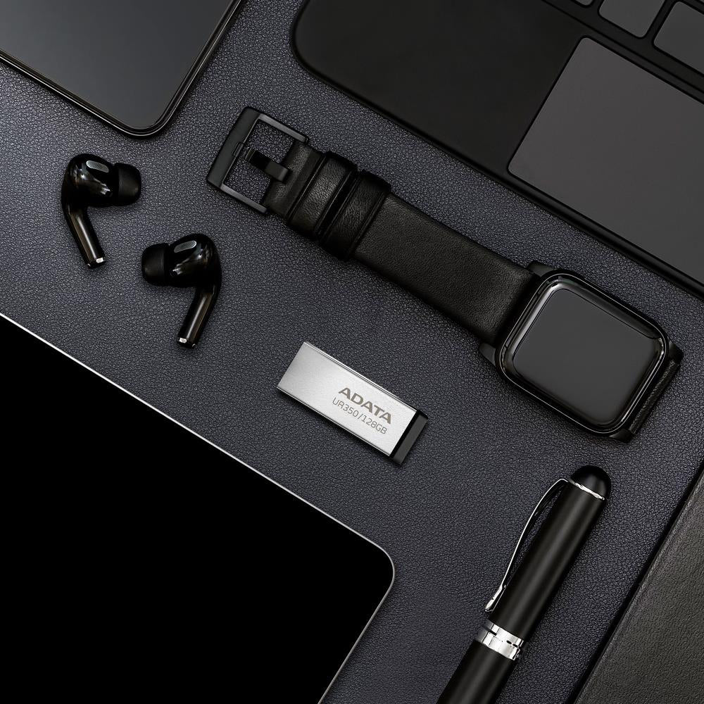 Ekstern USB-A 3.2-minne Adata UR350, 32 GB UR350-32G-RSR/BK