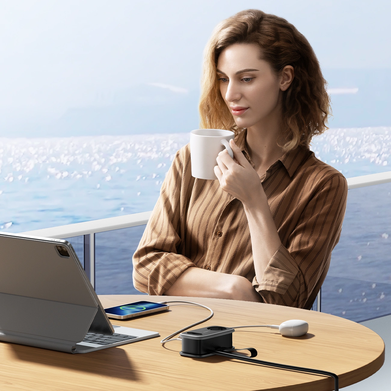 Orico APP forlengelseskabel, 1 x Schuko - 1 x Stikkontakt - 2 x USB-A - 1 x USB-C, Svart Grå