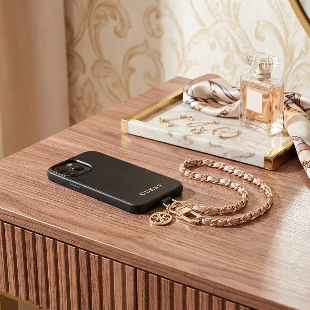 Guess Saffiano 4G Charm Telefon Snor, Svart
