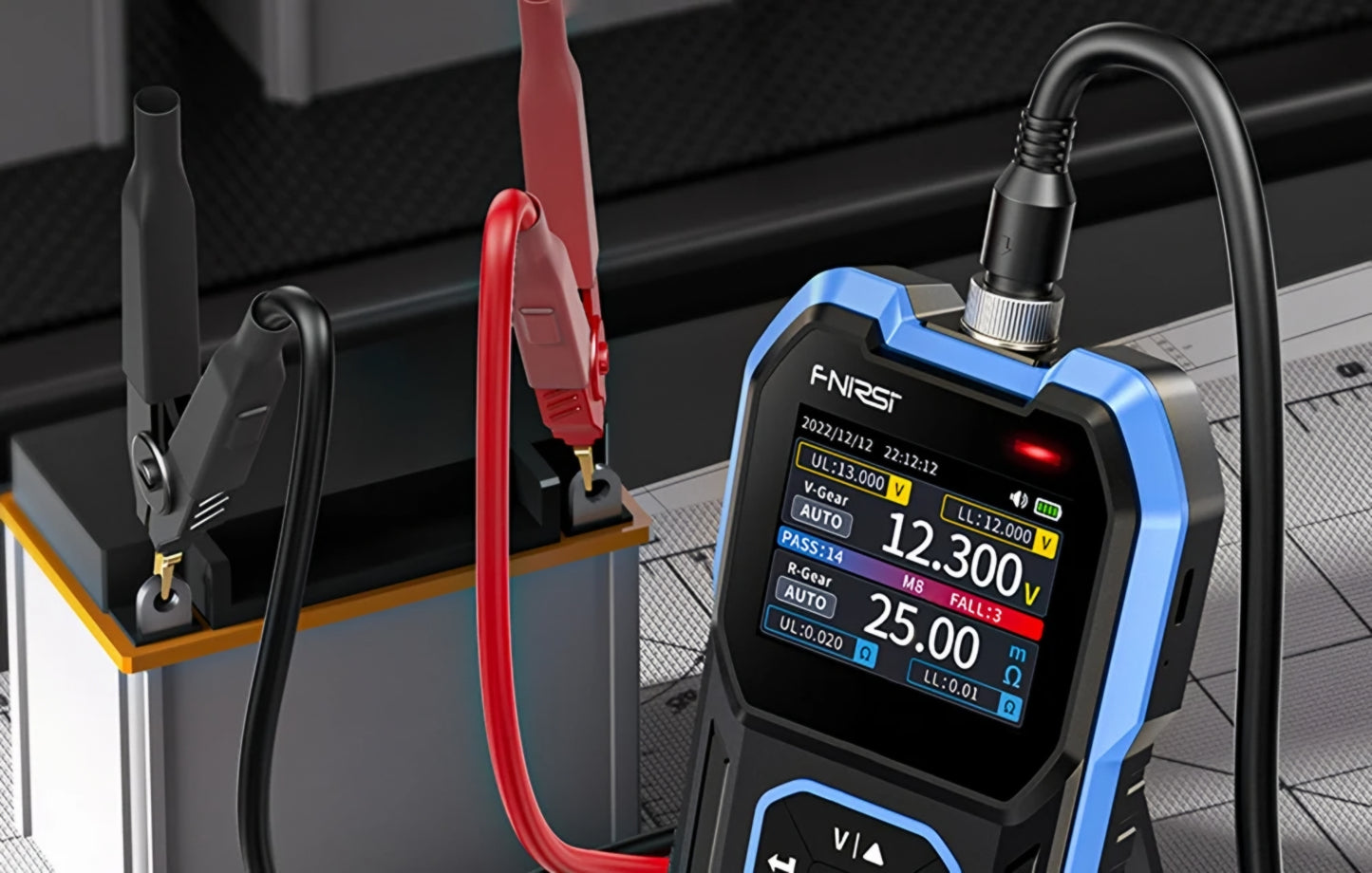 Tester Service Fnirsi HRM-10 for måling av intern motstand og spenning på batteri / akkumulator